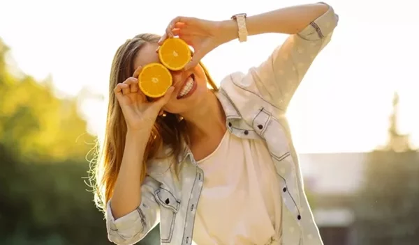 3 λόγοι που η βιταμίνη C δεν πρέπει να λείπει από τη ρουτίνα σου