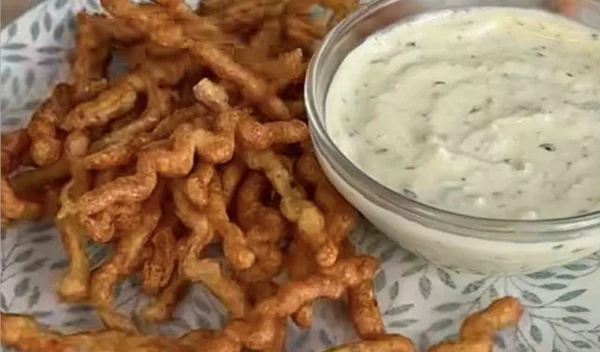 Τραγανά "τσιπς" κοτόπουλου στο air fryer - Με μόλις 2 πρωτεϊνικά υλικά