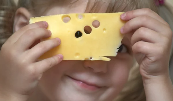 Παιδική διατροφή: Μπορεί το τυρί να αντικαταστήσει το γάλα;