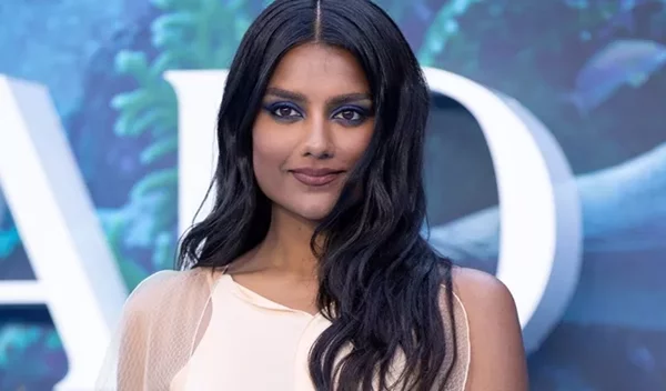 5 ιδέες μανικιούρ για να υιοθετήσεις τα "Mermaid nails", το πιο καλοκαιρινό trend νυχιών φέτος