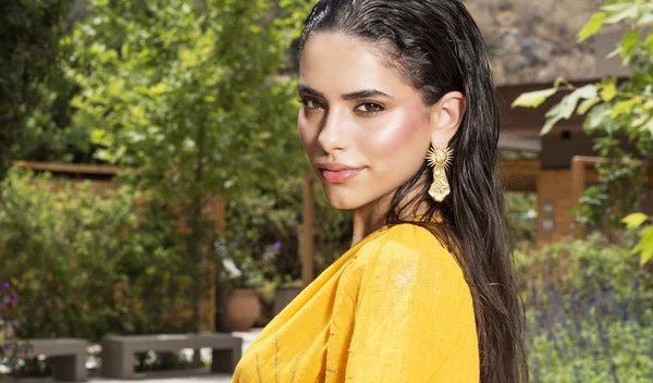 "Sunkissed glow": Όλα τα προϊόντα για ένα θεΐκό bronzed μακιγιάζ φέτος το καλοκαίρι