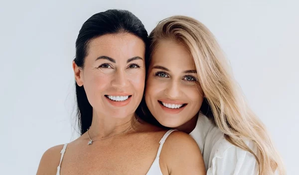 "Ο ρόλος του γονέα αλλάζει": 7 τρόποι να χτίσεις υγιή σχέση με τα ενήλικα παιδιά σου