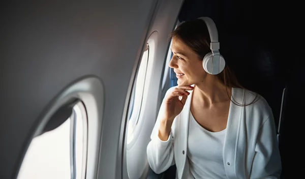 Κι όμως, η πιο ασφαλής θέση στο αεροπλάνο είναι αυτή που σπάνια επιλέγεις