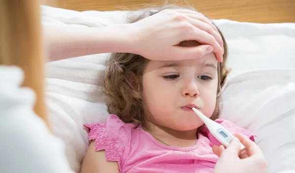 Πώς "ρίχνουμε" τον πυρετό στα παιδιά - και όχι μόνο!