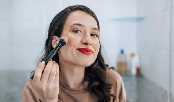 Liquid blush: Γιατί είναι ένα hero beauty προϊόν + 5 επιλογές που θα σε εντυπωσιάσουν