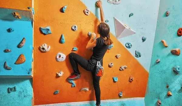 Η Αθήνα σκαρφαλώνει: Τα climbing gyms και οι αναρριχητικές πίστες της πόλης