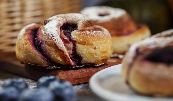 Αυτό το γλυκό με blueberries και τυρί κρέμα είναι ο λόγος να ανάψεις τον φούρνο τον Αύγουστο