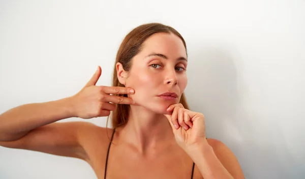 Face yoga για αρχάριους: 3λεπτο φυσικό "lifting" για λαμπερό πρόσωπο - Πώς θα το κάνεις