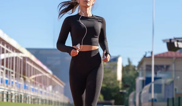 Πρόγραμμα για 30 λεπτά τρέξιμο - θα σε βοηθήσει να κάψεις 300 θερμίδες