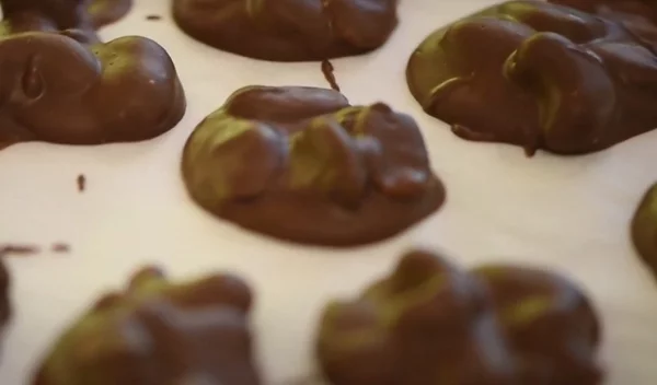 Θρεπτικά σοκολατάκια χωρίς τύψεις: Με 3 μόνο υλικά