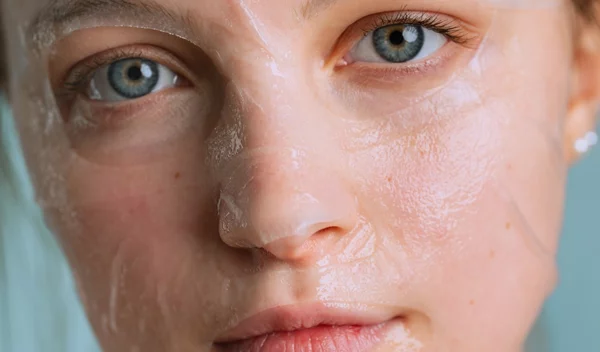 Μετά τη θάλασσα: 5 sheet masks που θα ξεδιψάσουν την επιδερμίδα σου