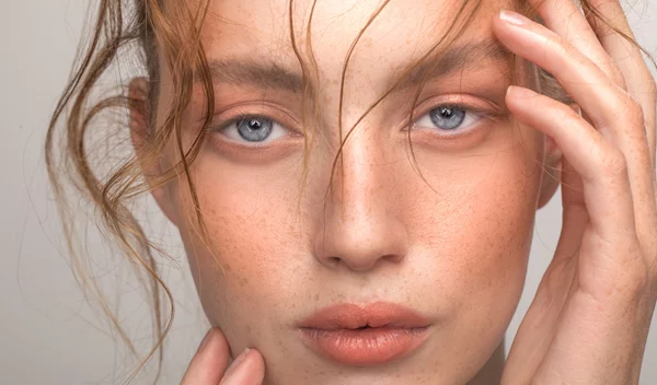 Οι πιο οικονομικές mascaras για πολύ μακριές, υπέροχες βλεφαρίδες