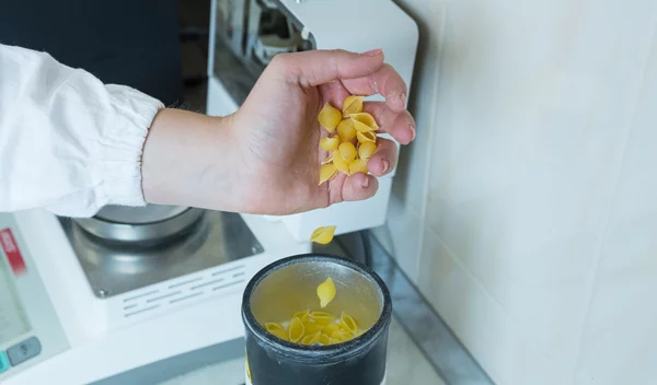 Πόσο ρύζι ή ζυμαρικά ή όσπρια να βράσω; Πώς να υπολογίσω την ποσότητα που αντιστοιχεί σε μία μαγειρεμένη μερίδα;