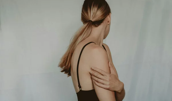 Λεπτά μαλλιά; Αυτή είναι η απόχρωση που χαρίζει εντυπωσιακό όγκο