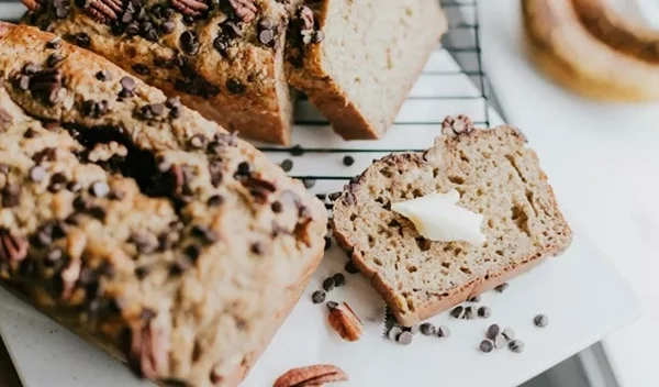 Το υπέρτατο γλυκό της νηστείας: Η ταχινόπιτα με σοκολάτα χωρίς μίξερ που αξίζει να δοκιμάσεις