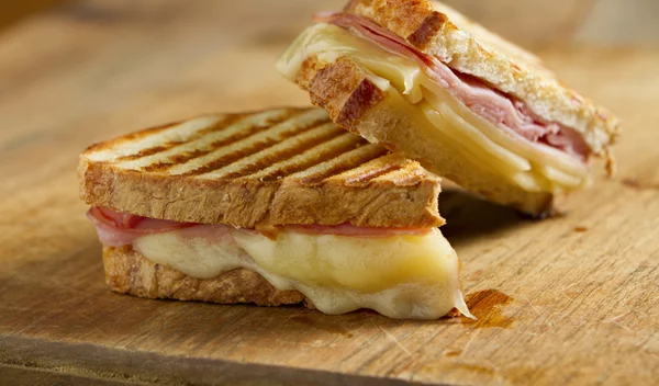 Τοστ για βραδινό; Δες 5 άλλες επιλογές με τις ίδιες θερμίδες