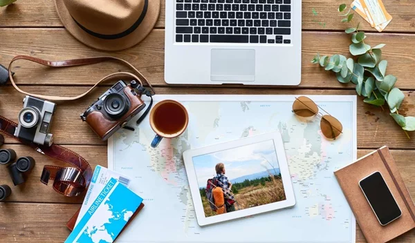 4 υπηρεσίες AI που θα σε βοηθήσουν να σχεδιάσεις τις διακοπές σου