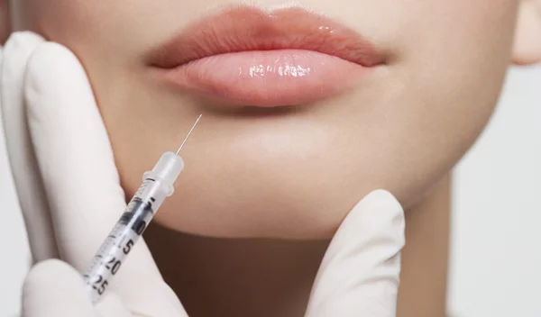 Botox από μη ειδικούς | Ποιους κίνδυνους ενέχει και τι πρέπει να προσέχεις