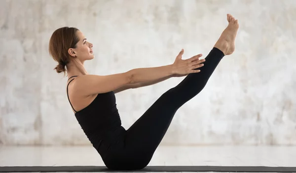 Πέντε ασκήσεις που ενδυναμώνουν τον κορμό (και σχηματίζουν άψογους κοιλιακούς)