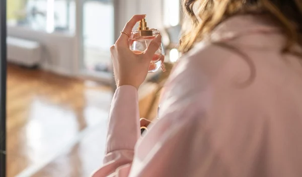 Πότε λήγει ένα άρωμα; Οι ενδείξεις που πρέπει να σε κάνουν να το αποχωριστείς