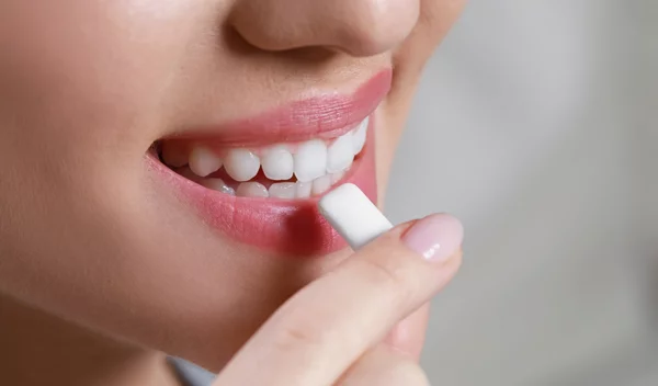 Πώς επηρεάζει το μάσημα της τσίχλας τον οργανισμό σου;