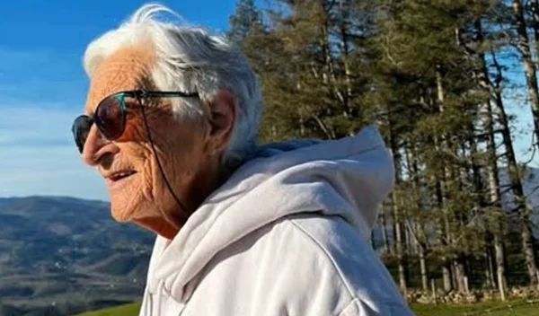 Γυναίκα 101 ετών αποκαλύπτει: Αυτά κάνω κάθε μέρα για να παραμένω δυνατή και υγιής