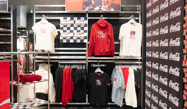 Puma x Coca Cola: H Puma γιόρτασε τη νέα της, exclusive συλλογή, με ένα super party από τα παλιά