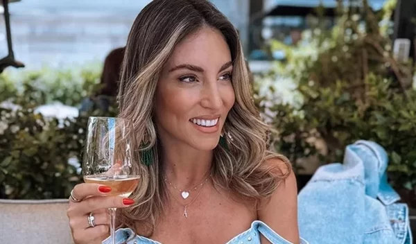 Αθηνά Οικονομάκου: Το άρωμα που φοράει πιστά τα τελευταία 20 χρόνια