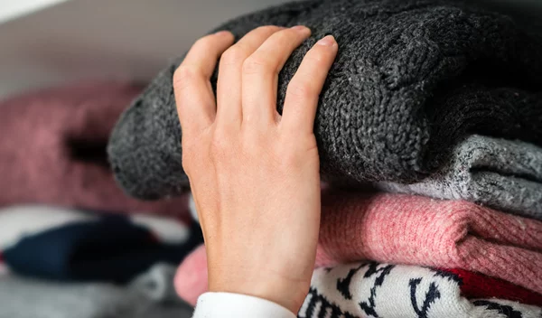 Πώς να κάνεις σωστό ξεκαθάρισμα στη ντουλάπα - Tips από fashionista του TikTok