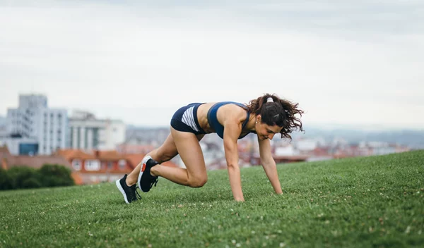 Βurpees: Πώς θα κάνεις την άσκηση που καίει 10 θερμίδες το λεπτό