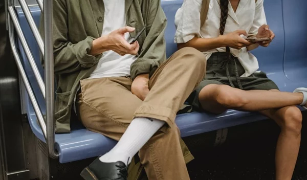 Καμία έκπληξη: (Και) τα κινητά φταίνε που τα σύγχρονα ζευγάρια χωρίζουν