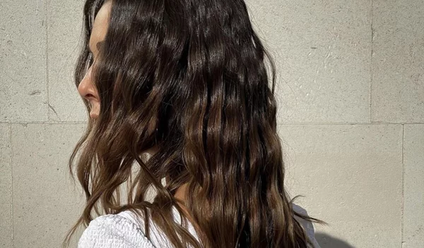 Τα μαλλιά που θα θες να έχεις όλο το καλοκαίρι και που "παίζουν" παντού στο TikTok