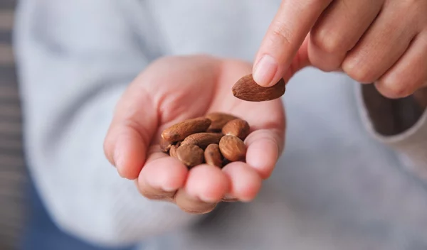 Μπορείς να πάρεις βάρος καταναλώνοντας μόνο τροφές με υψηλή περιεκτικότητα σε πρωτεΐνες (και όχι υδατάνθρακες);