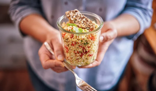 Τα συστατικά που πρέπει να αποφύγεις από τα "υγιεινά" σνακ της αγοράς