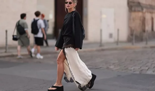 Messy bun: Το τρικ για να κάνεις πανεύκολα το απόλυτο χτένισμα του καλοκαιριού