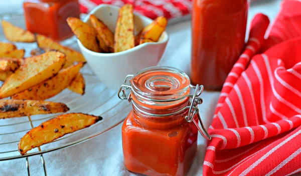 Εύκολη σπιτική κέτσαπ: Φτιάξε μόνη σου sauce ντομάτας χωρίς συντηρητικά