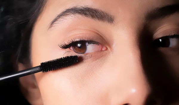 10 tips μακιγιάζ που πρέπει να γνωρίζεις αν έχεις μικρά μάτια