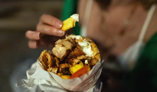 "Έσπασα" τη δίαιτα με σουβλάκια – Τι να κάνεις αμέσως μετά από ένα "βαρύ" γεύμα;