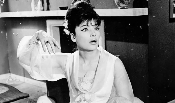 Τζένη Καρέζη: Το πικάντικο άρωμα που είχε γίνει η "υπογραφή" της