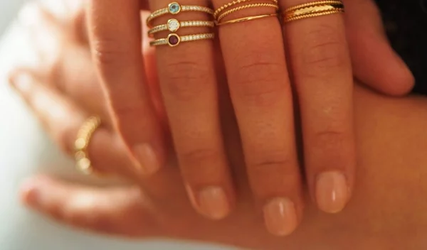 5 μύθοι και 5 αλήθειες για το ημιμόνιμο μανικιούρ