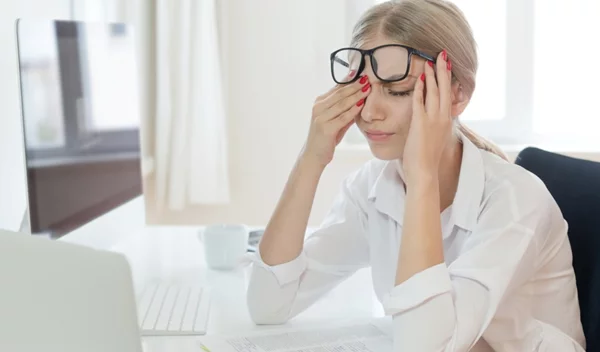 Μάτια και οθόνη υπολογιστή/κινητού: Πώς θα αποφύγουμε τα προβλήματα