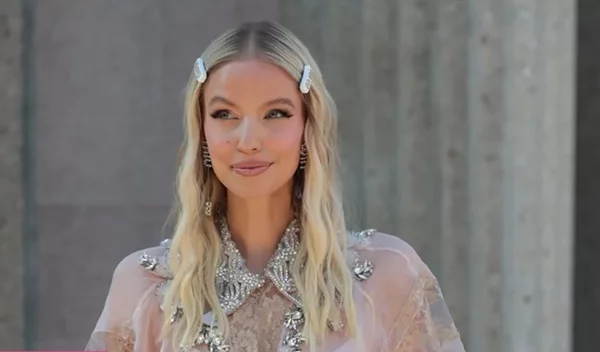 Τα χρώματα σκιών και κραγιόν που κολακεύουν όσο τίποτα άλλο τις ξανθιές γυναίκες