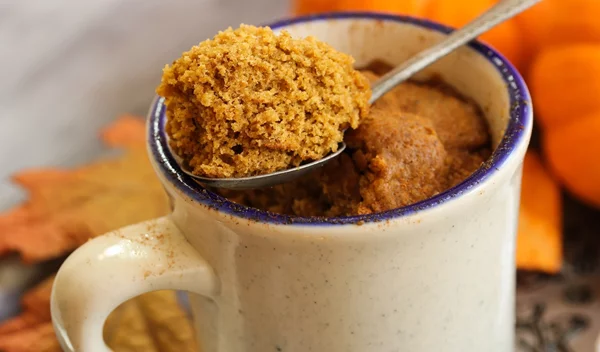 Pudding cake μήλου: Το πιο ζουμερό, αφράτο και χορταστικό σνακ!