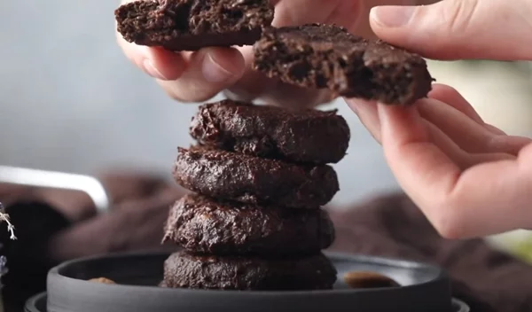 Τα πιο εύκολα και υγιεινά cookies! Φτιαγμένα με μόλις 2 υλικά