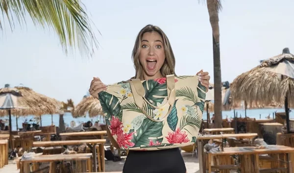 Οι τσάντες παραλίας και οι βαλίτσες που θα σου εξασφαλίσουν τις πιο stylish διακοπές