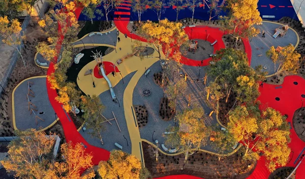 Μία διαφορετική παιδική χαρά που καλεί μικρούς και μεγάλους να συνδεθούν με την φύση και την ιστορία