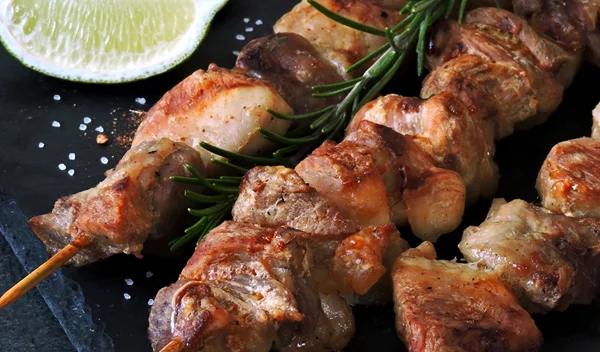 Μπορούμε να φάμε υγιεινά την Τσικνοπέμπτη; Η ελληνική ημέρα πρωτεΐνης και τι να γνωρίζεις