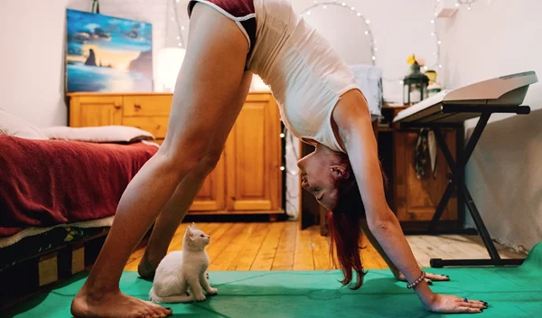 Ασκήσεις ορθοσωμίας: Το δυναμικό σετ που στοχεύει στην ευθυγράμμιση του σώματος