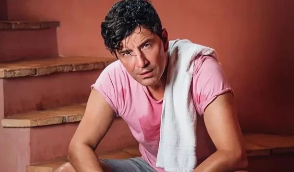 Την ίδρωσε τη φανέλα ο Σάκης Ρουβάς: Η σκληρή προπόνηση στο προσωπικό του γυμναστήριο