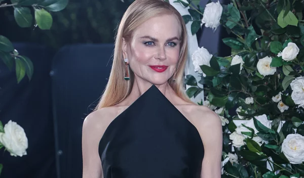 Μακιγιάζ μετά τα 50: Πώς να φορέσεις σωστά σκουρόχρωμα κραγιόν